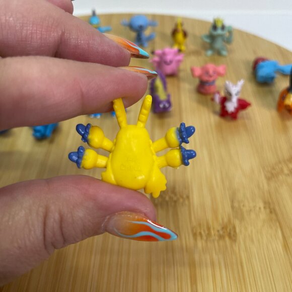Pokemon Mini Figures 1" Characters 2000s R/L.W Figurines Gumball Lot of 21 - Picture 6 of 8